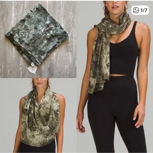 Lululemon Customizable Snap Scarf - Diamond Dye Light Sage Medium Olive